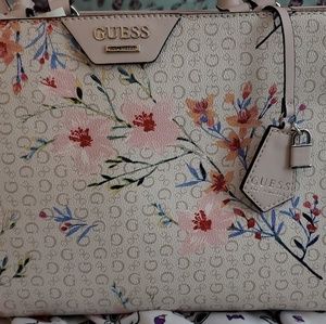 Guess Bags - Guess Purse Guess Bags - Guess Purse